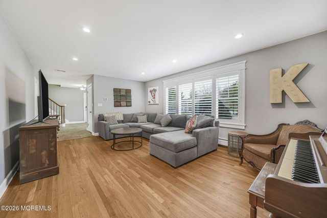 22 Alison Court, Marlboro, NJ 07746