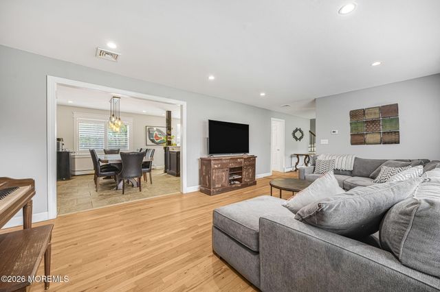22 Alison Court, Marlboro, NJ 07746