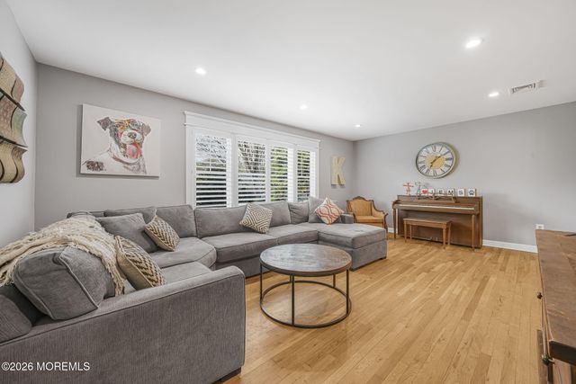22 Alison Court, Marlboro, NJ 07746
