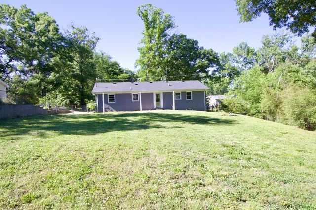 10135 W Oak Dr, Bon Aqua, TN 37025