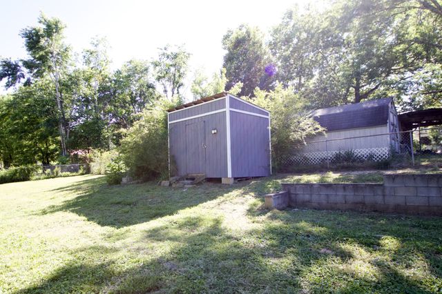 10135 W Oak Dr, Bon Aqua, TN 37025