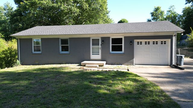 10135 W Oak Dr, Bon Aqua, TN 37025