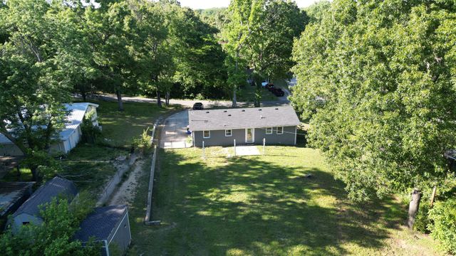 10135 W Oak Dr, Bon Aqua, TN 37025