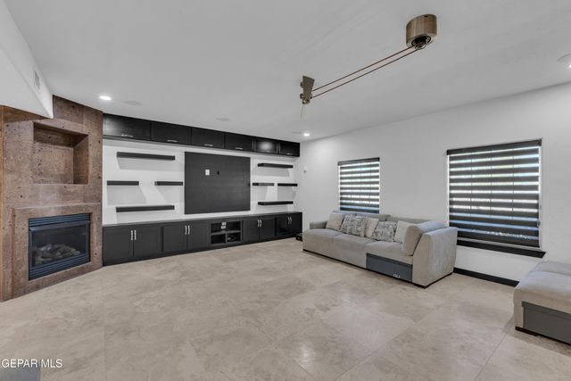 6253 COSECHA LUNA Circle, El Paso, TX 79932