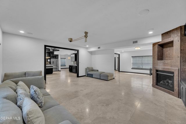 6253 COSECHA LUNA Circle, El Paso, TX 79932