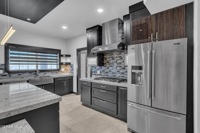 6253 COSECHA LUNA Circle, El Paso, TX 79932