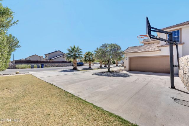 6253 COSECHA LUNA Circle, El Paso, TX 79932