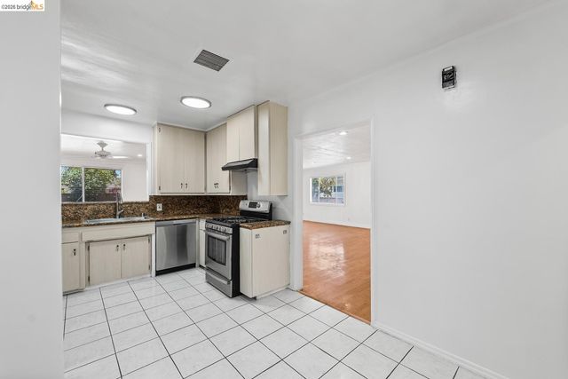 15138 Hiawatha ST, Mission Hills (los Angeles), CA 91345