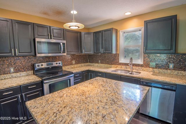 1548 Cambridge, Greenville, NC 27834