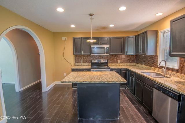 1548 Cambridge, Greenville, NC 27834