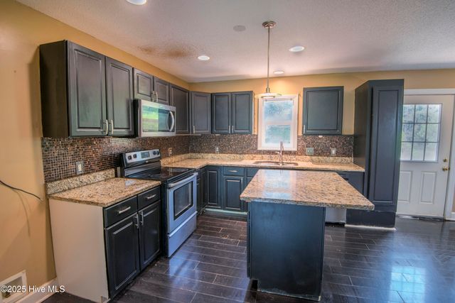 1548 Cambridge, Greenville, NC 27834
