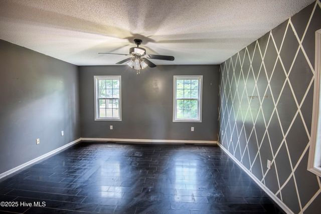 1548 Cambridge, Greenville, NC 27834