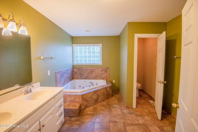 1548 Cambridge, Greenville, NC 27834