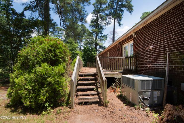 1548 Cambridge, Greenville, NC 27834