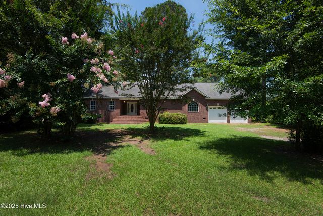 1548 Cambridge, Greenville, NC 27834