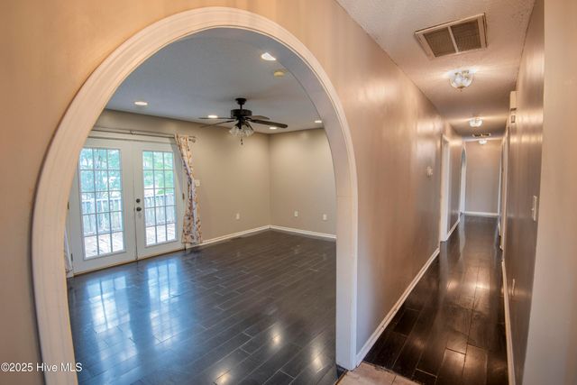 1548 Cambridge, Greenville, NC 27834