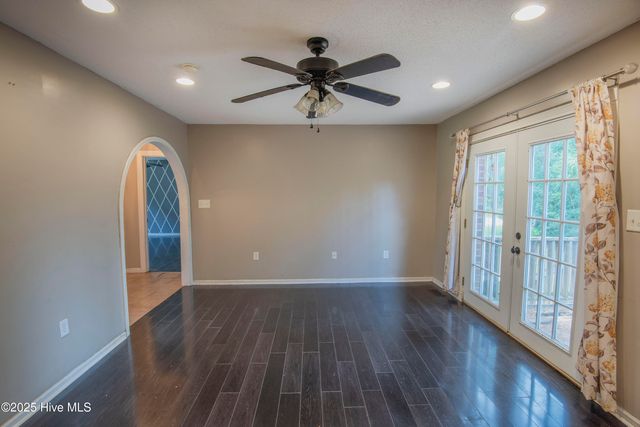 1548 Cambridge, Greenville, NC 27834
