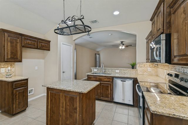 11204 Beechgrove Court, Fort Worth, TX 76140