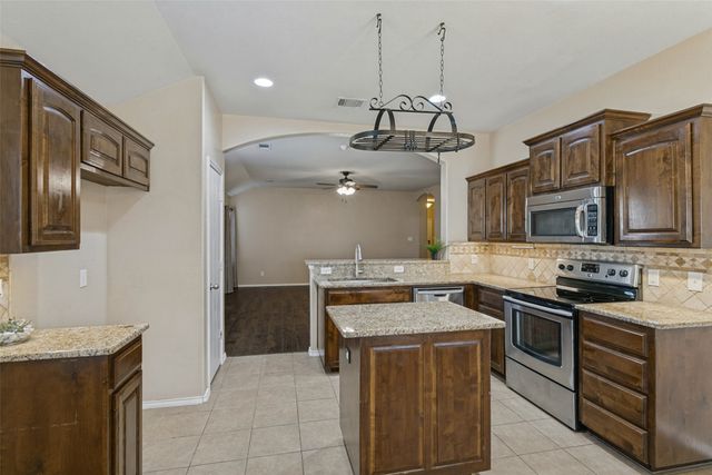 11204 Beechgrove Court, Fort Worth, TX 76140