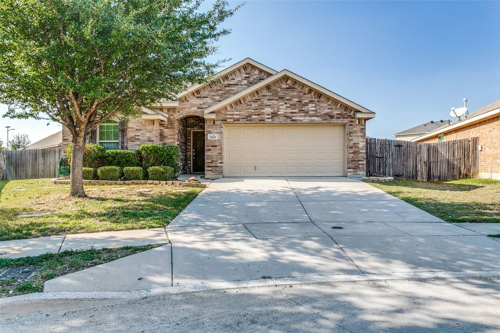 11204 Beechgrove Court, Fort Worth, TX 76140 — photo 2