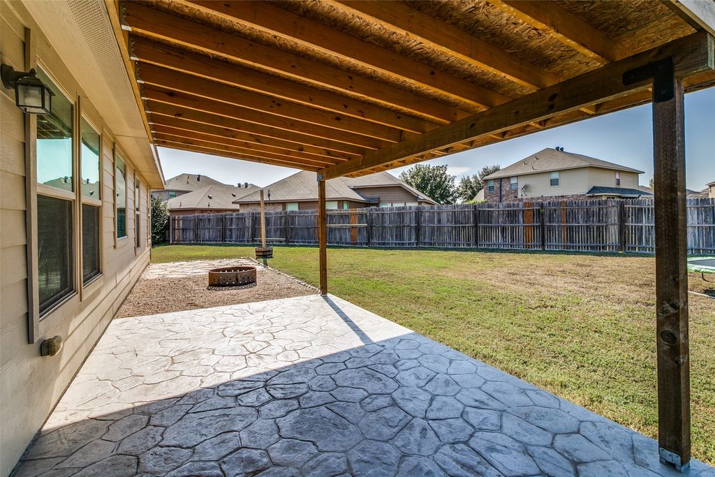 11204 Beechgrove Court, Fort Worth, TX 76140 — photo 4