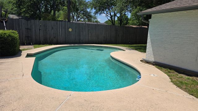 911 PRESTWICK Lane, Richardson, TX 75080