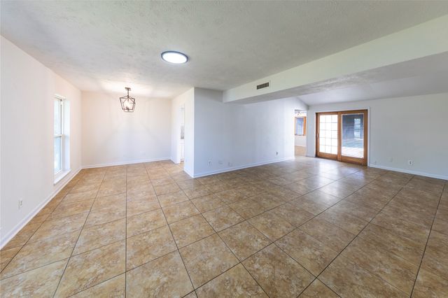 911 PRESTWICK Lane, Richardson, TX 75080
