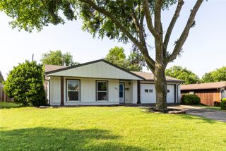 911 PRESTWICK Lane, Richardson, TX 75080