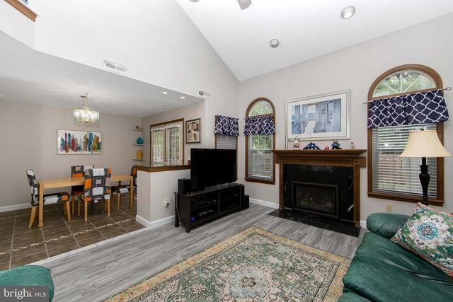 140 KETTLEBROOK DR, Mount Laurel, NJ 08054