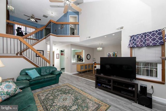 140 KETTLEBROOK DR, Mount Laurel, NJ 08054