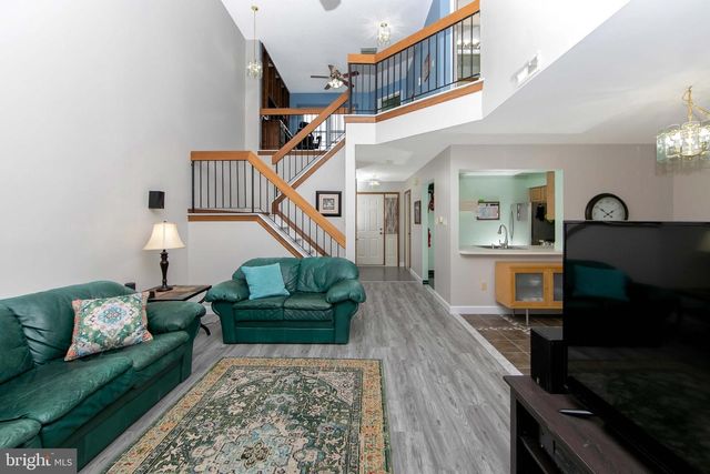 140 KETTLEBROOK DR, Mount Laurel, NJ 08054