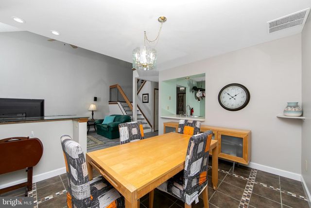 140 KETTLEBROOK DR, Mount Laurel, NJ 08054