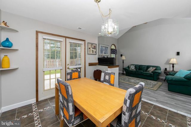 140 KETTLEBROOK DR, Mount Laurel, NJ 08054