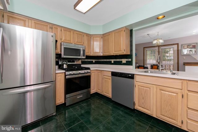 140 KETTLEBROOK DR, Mount Laurel, NJ 08054