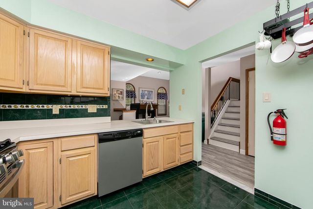 140 KETTLEBROOK DR, Mount Laurel, NJ 08054