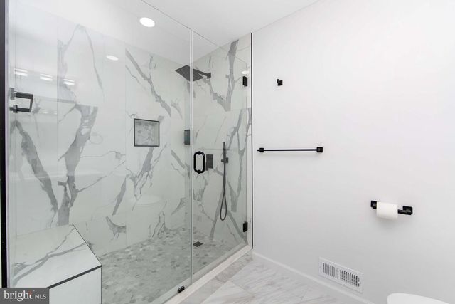140 KETTLEBROOK DR, Mount Laurel, NJ 08054