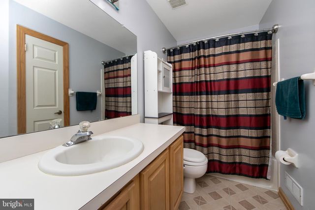 140 KETTLEBROOK DR, Mount Laurel, NJ 08054