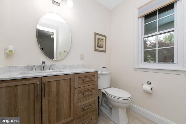 140 KETTLEBROOK DR, Mount Laurel, NJ 08054