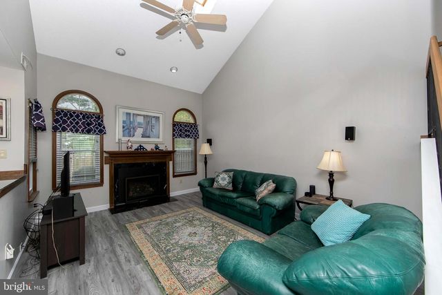 140 KETTLEBROOK DR, Mount Laurel, NJ 08054