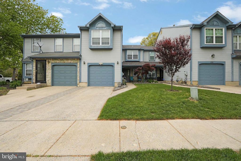 140 KETTLEBROOK DR, Mount Laurel, NJ 08054