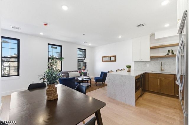113 Oak St 2, Jersey City, NJ 07304