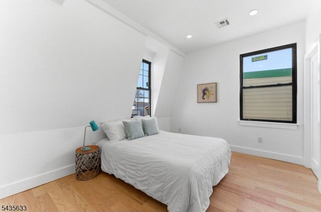 113 Oak St 2, Jersey City, NJ 07304