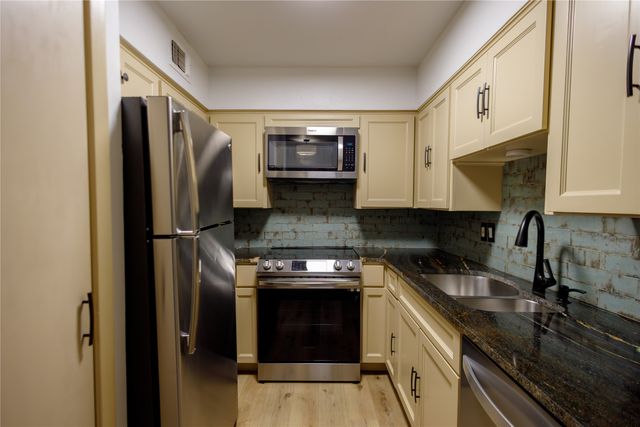 4206 Newton Avenue 112, Dallas, TX 75219