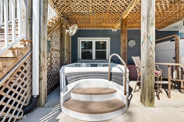 314 NE 61st Street, Oak Island, NC 28465