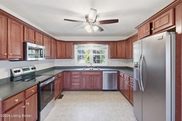 359 S Peak Ave, Shepherdsville, KY 40165