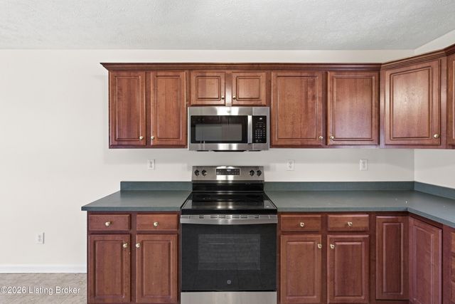 359 S Peak Ave, Shepherdsville, KY 40165