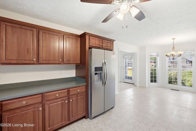 359 S Peak Ave, Shepherdsville, KY 40165