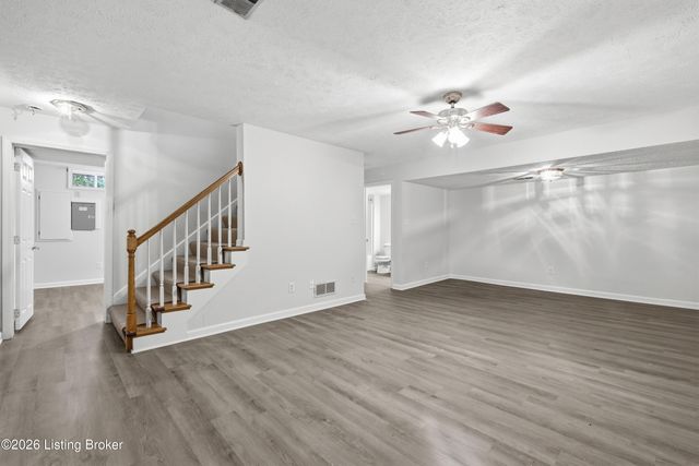 359 S Peak Ave, Shepherdsville, KY 40165