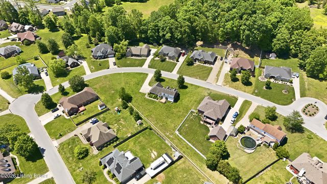 359 S Peak Ave, Shepherdsville, KY 40165