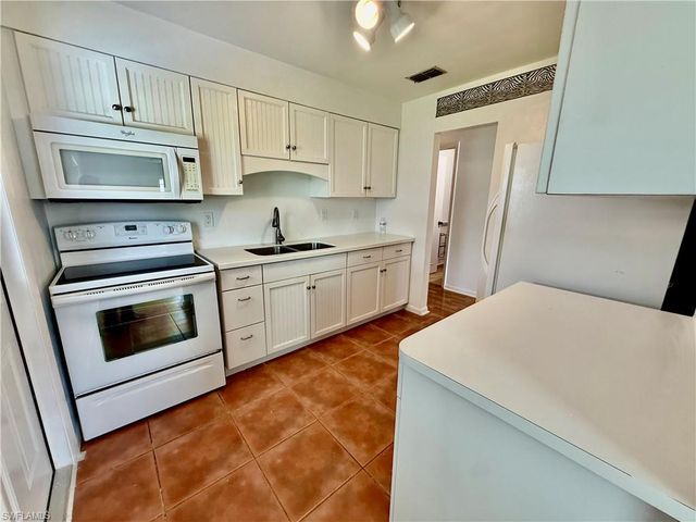 36 Heath Aster LN, Lehigh Acres, FL 33936